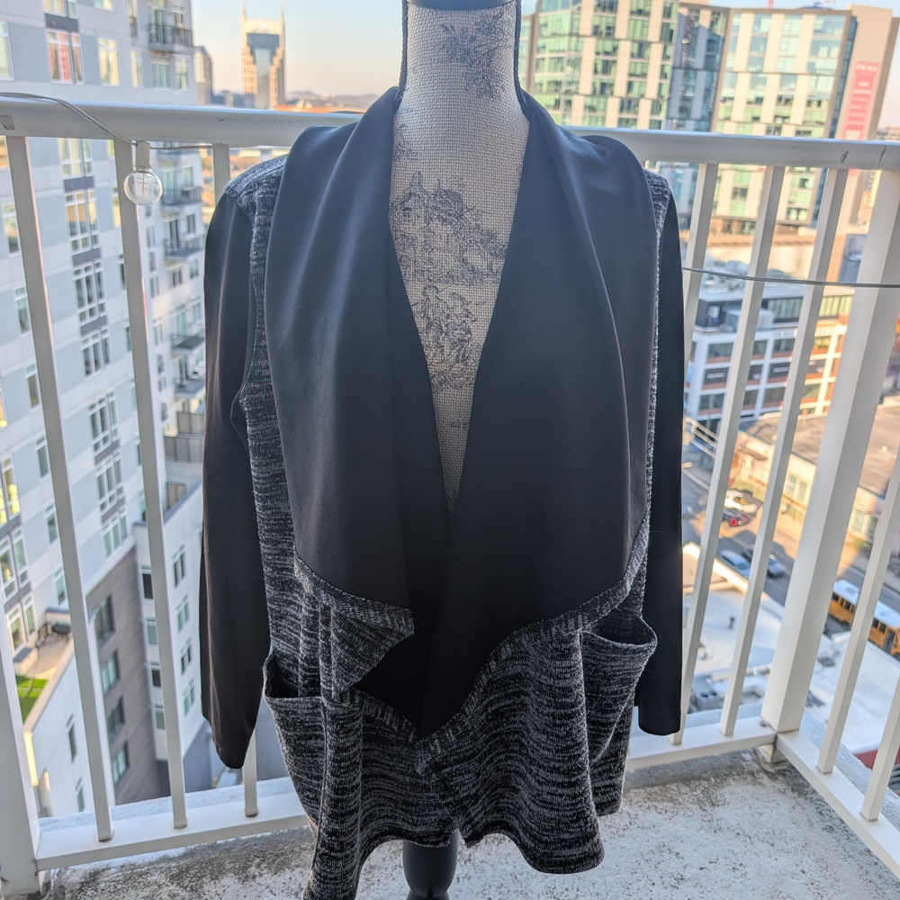 Joe Fresh Black And Grey Activewear Top, Size XL